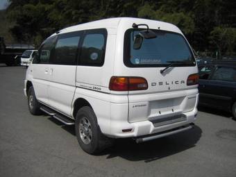 1999 Mitsubishi Delica Pictures