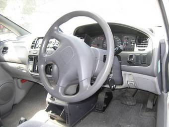 1999 Mitsubishi Delica Photos