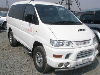 1999 Mitsubishi Delica Photos