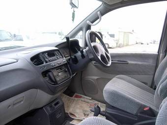 1999 Mitsubishi Delica Photos