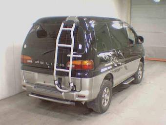 1999 Mitsubishi Delica Photos