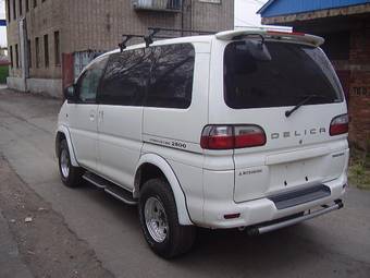 1999 Mitsubishi Delica Pictures