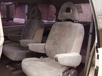 1999 Mitsubishi Delica Pictures