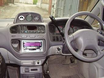1999 Mitsubishi Delica Photos