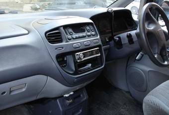 1999 Mitsubishi Delica Pictures