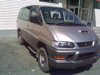 1999 Mitsubishi Delica Photos