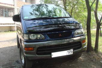 1999 Mitsubishi Delica Pictures