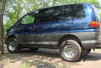1999 Mitsubishi Delica Photos