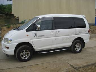 1999 Mitsubishi Delica Pictures