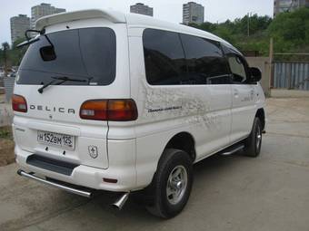 1999 Mitsubishi Delica Photos
