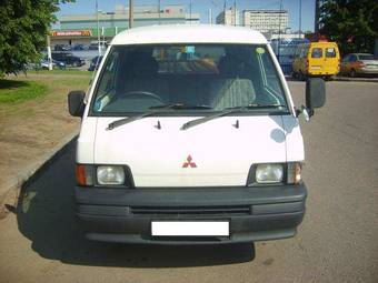 1999 Mitsubishi Delica Photos