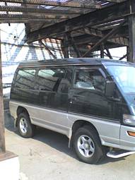 1999 Mitsubishi Delica Pictures