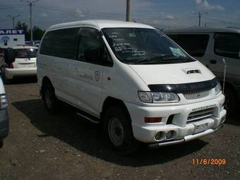 1999 Mitsubishi Delica Photos