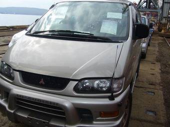 1999 Mitsubishi Delica Photos