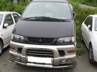 1999 Mitsubishi Delica Photos