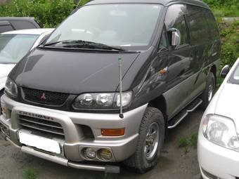 1999 Mitsubishi Delica Pictures