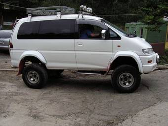1999 Mitsubishi Delica Photos