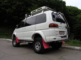 1999 Mitsubishi Delica Pictures