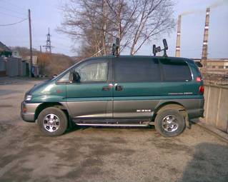 1999 Mitsubishi Delica Photos