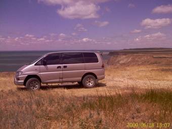 1999 Mitsubishi Delica Pictures