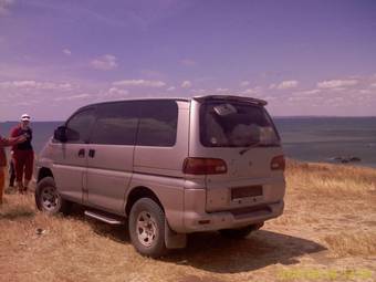 1999 Mitsubishi Delica Photos