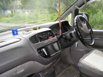 1999 Mitsubishi Delica Photos