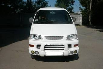 1999 Mitsubishi Delica Pictures