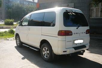 1999 Mitsubishi Delica Photos