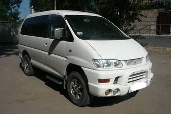 1999 Mitsubishi Delica Pictures