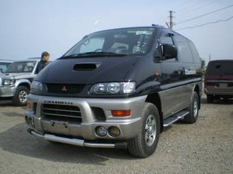 1999 Mitsubishi Delica Pictures