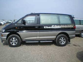 1999 Mitsubishi Delica Pictures
