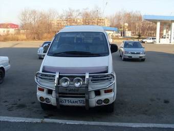 1999 Mitsubishi Delica Pictures