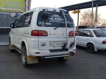 1999 Mitsubishi Delica Photos