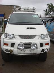 1999 Mitsubishi Delica Pictures