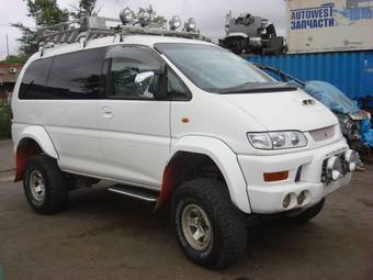1999 Mitsubishi Delica Pictures