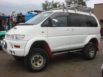 1999 Mitsubishi Delica Photos