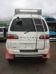1999 Mitsubishi Delica Photos