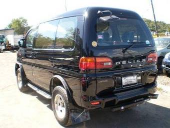 1999 Mitsubishi Delica Photos