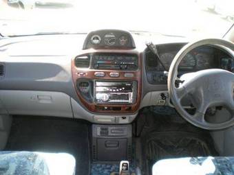 1999 Mitsubishi Delica Pictures