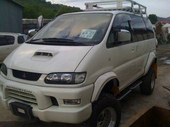 1999 Mitsubishi Delica Photos