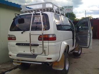 1999 Mitsubishi Delica Photos