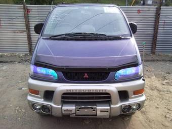 1999 Mitsubishi Delica Photos