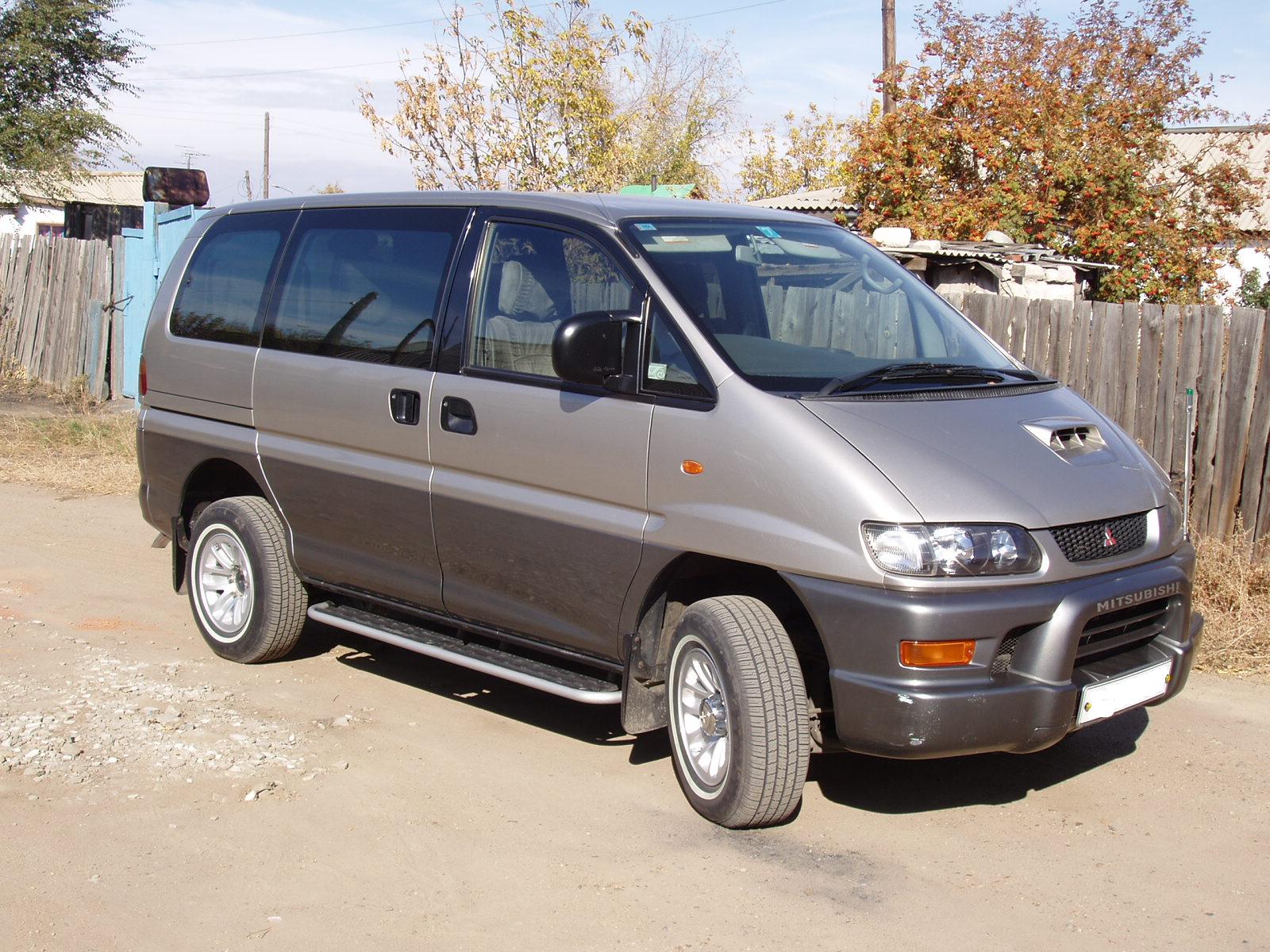 2000 Mitsubishi Delica