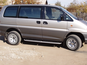 2000 Mitsubishi Delica