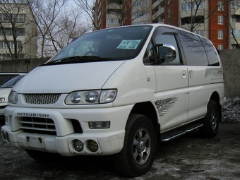 2000 Mitsubishi Delica