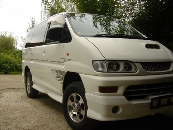 2000 Mitsubishi Delica