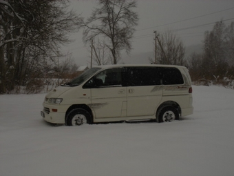 2000 Mitsubishi Delica