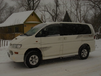 2000 Mitsubishi Delica