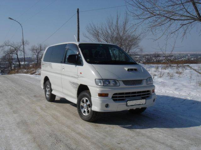 2000 Mitsubishi Delica