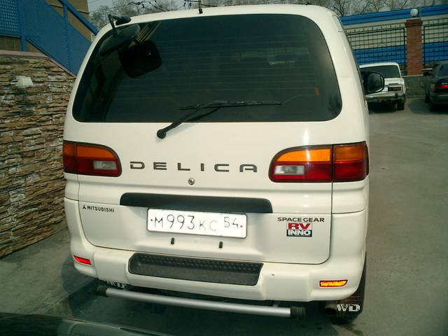 2000 Mitsubishi Delica